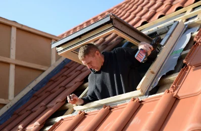 Pose de fenêtres de toit Velux à Briançonnet